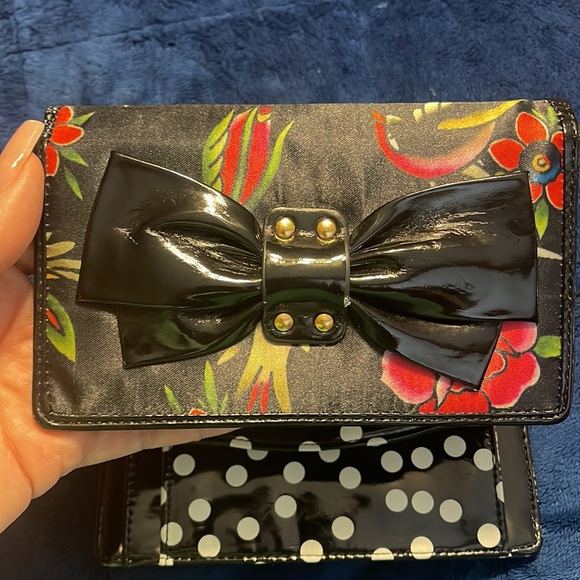 Satin style Iron Fist Wallet - Picture 6 of 6